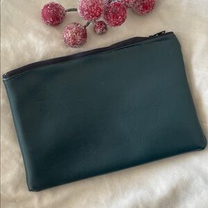 NWOT: 😊 _Green Dark Leather Makeup/Toiletry Bag - NEW_ Zipper Closure